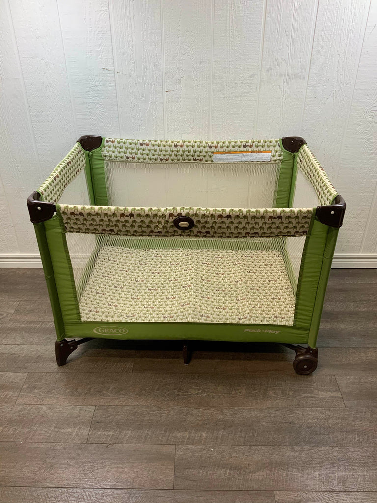 Graco Pack N Play With Automatic Folding Feet