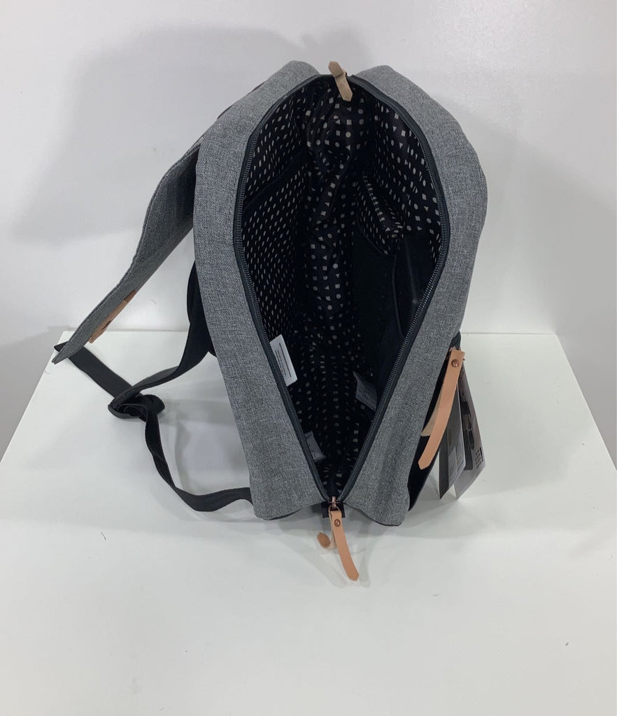 Meta Backpack in Graphite/Black – Petunia Pickle Bottom