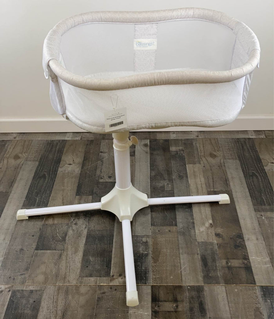 Halo BassiNest Swivel Sleeper Essentia Series