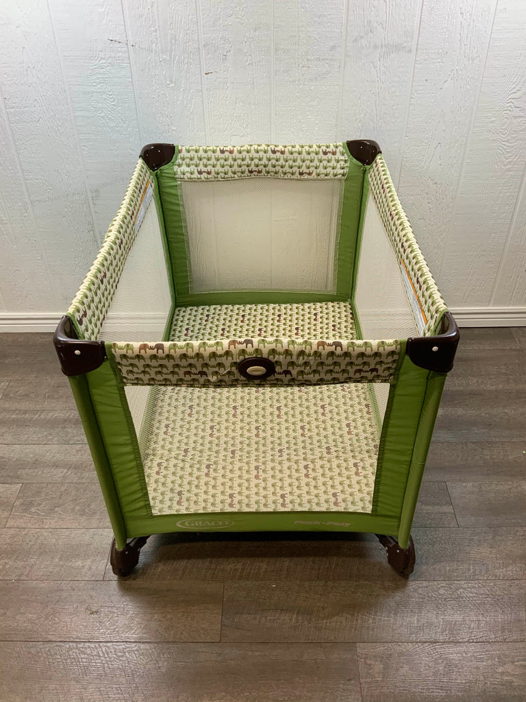 Graco Pack N Play With Automatic Folding Feet
