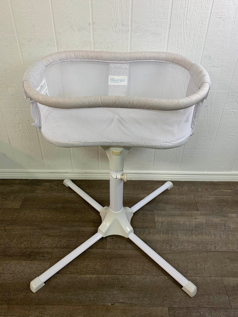 Halo BassiNest Swivel Sleeper, Essentia Series