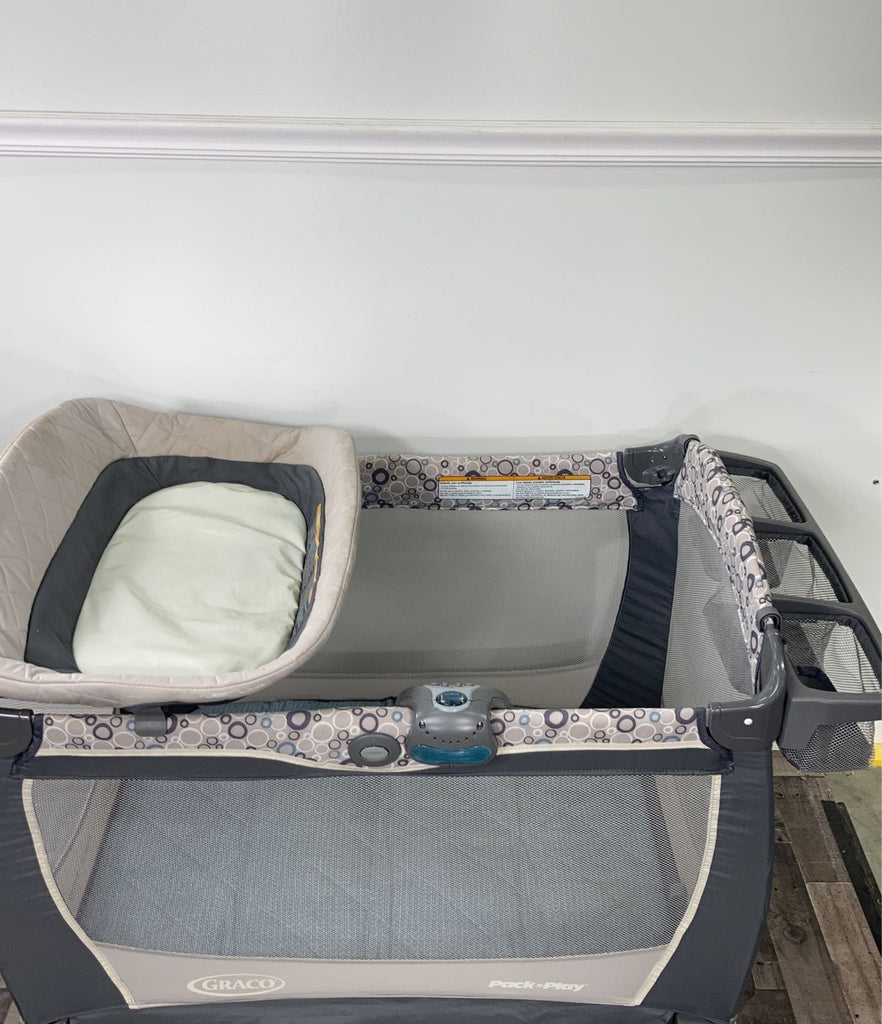 Graco Pack 'n Play Change 'n Carry Playard