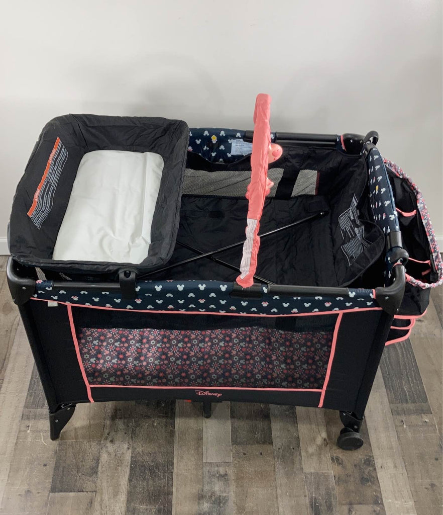 Mickey mouse pack top and play graco