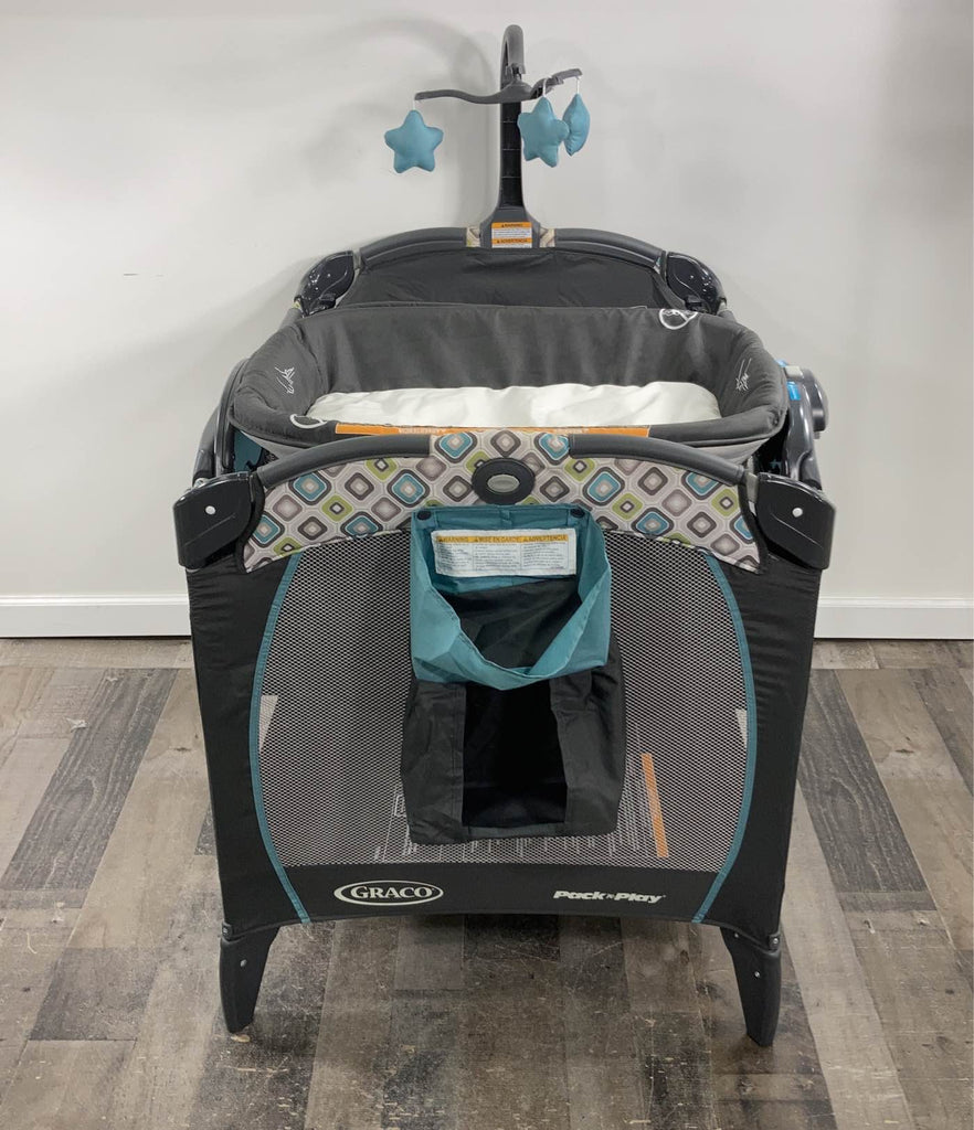 Graco Pack 'n Play Portable Seat & Changer Playard