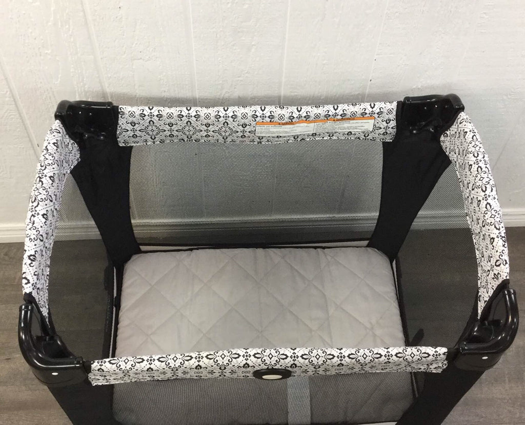 Graco Travel Lite Crib, With Stages