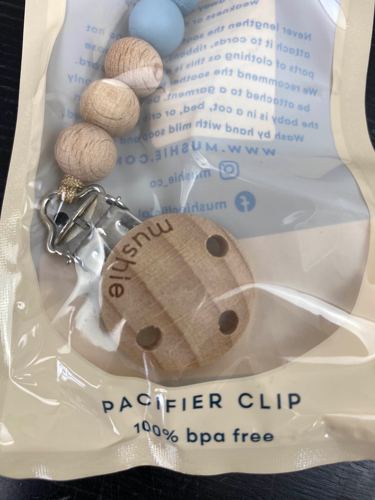 Mushie Pacifier Clip, Cleo(Cloud)