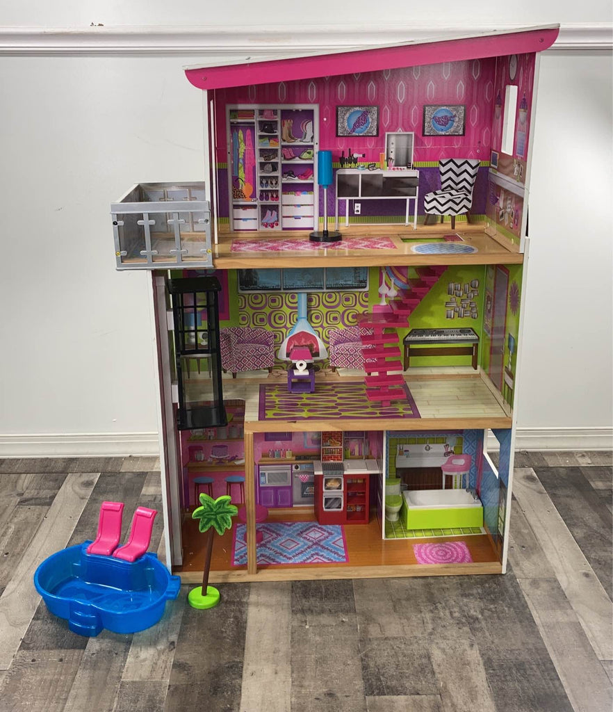 Kidkraft super store model dollhouse