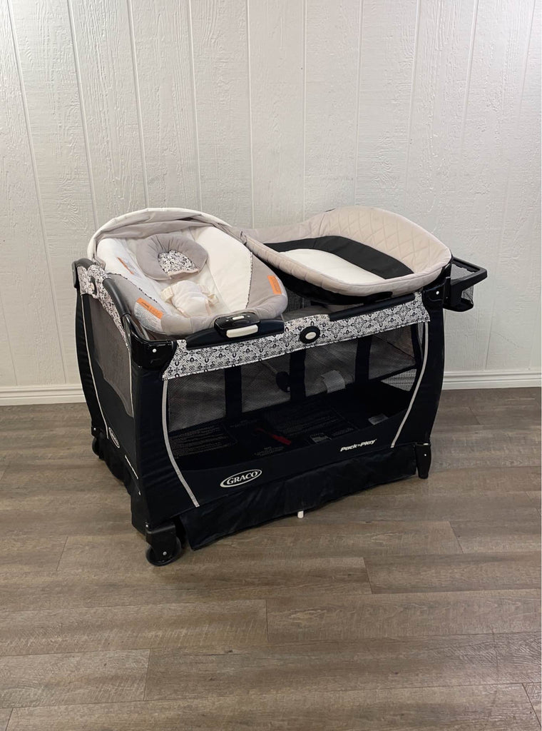 Graco Pack 'n Play Snuggle Suite LX Changer