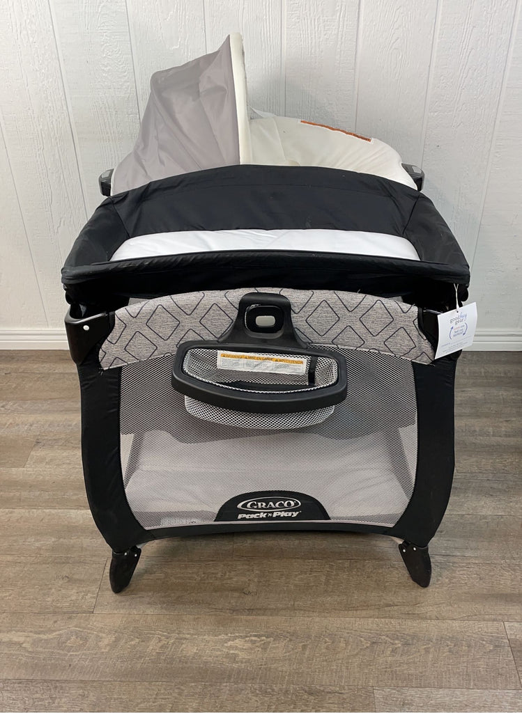 Graco Pack 'n Play Quick Connect Portable Seat DLX Playard