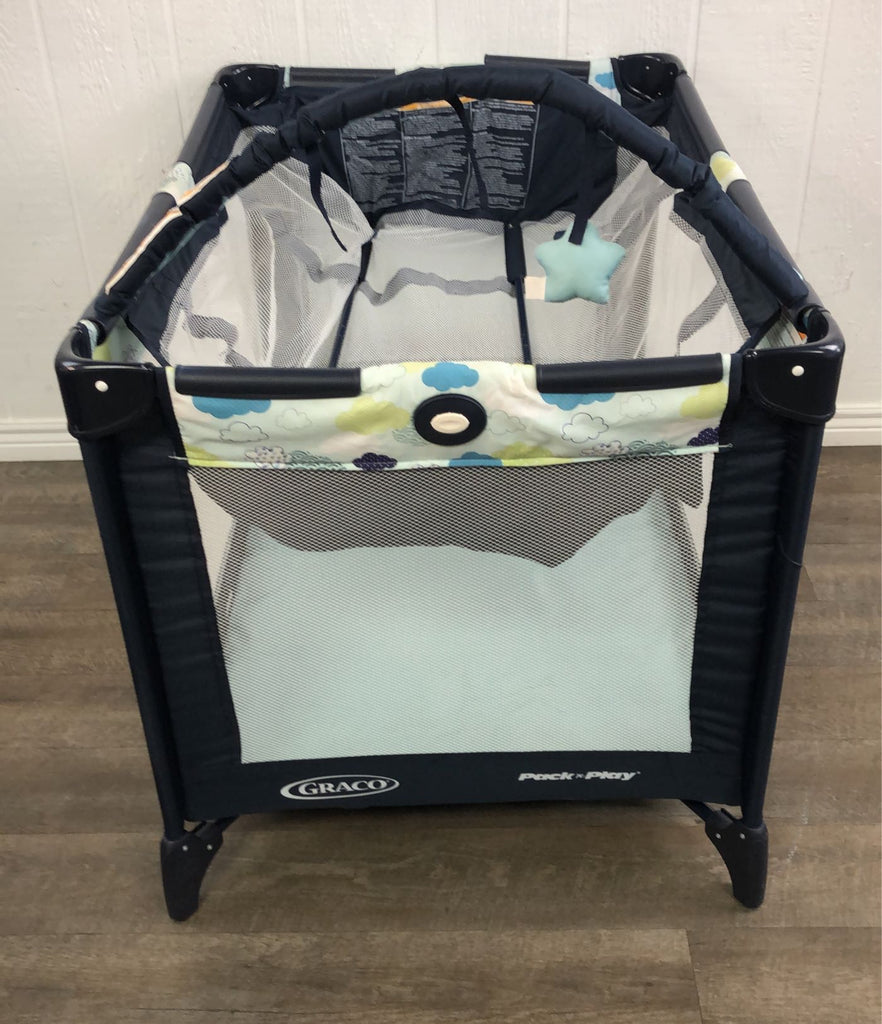 Graco pack n outlet play stratus