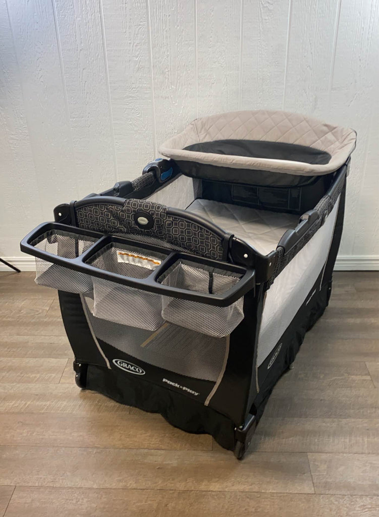 Graco Pack ‘N Play Playard Snuggle Suite LX