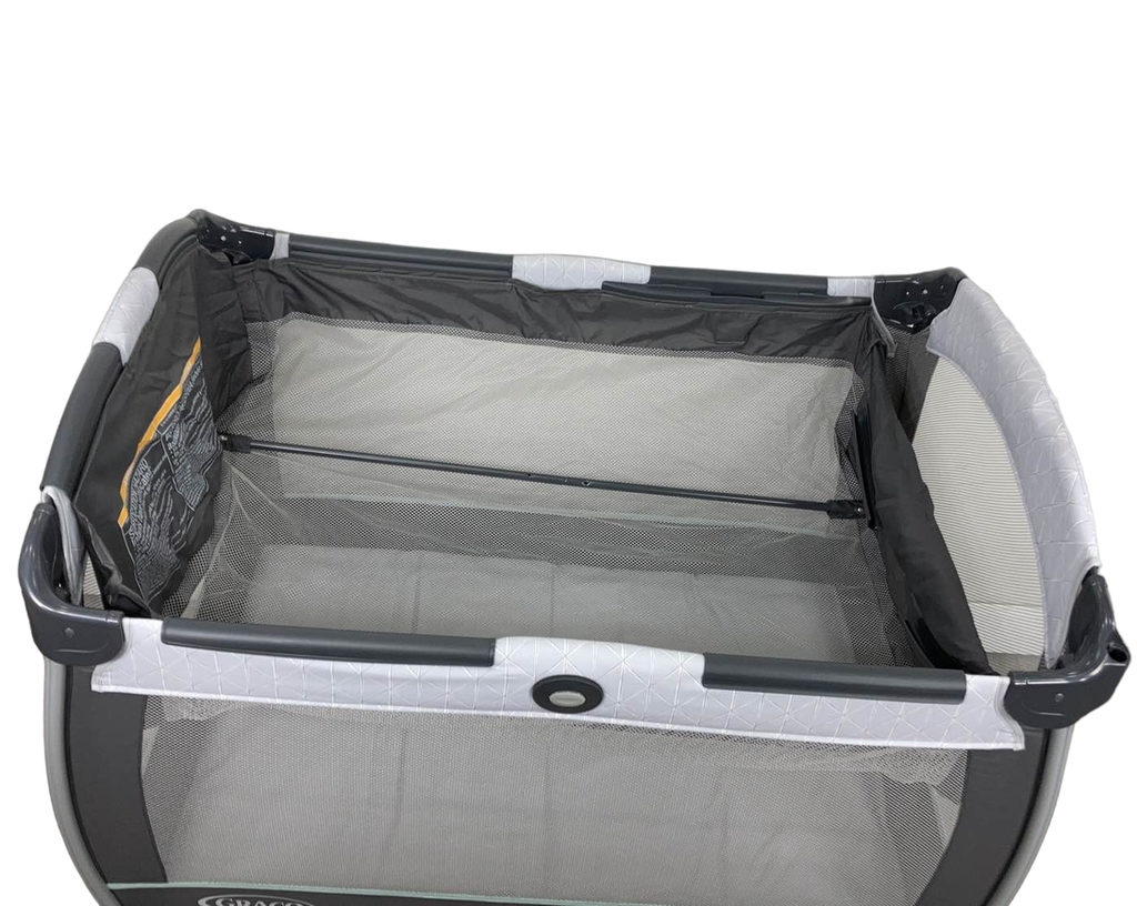 Graco Pack 'n Play Close2Baby Playard