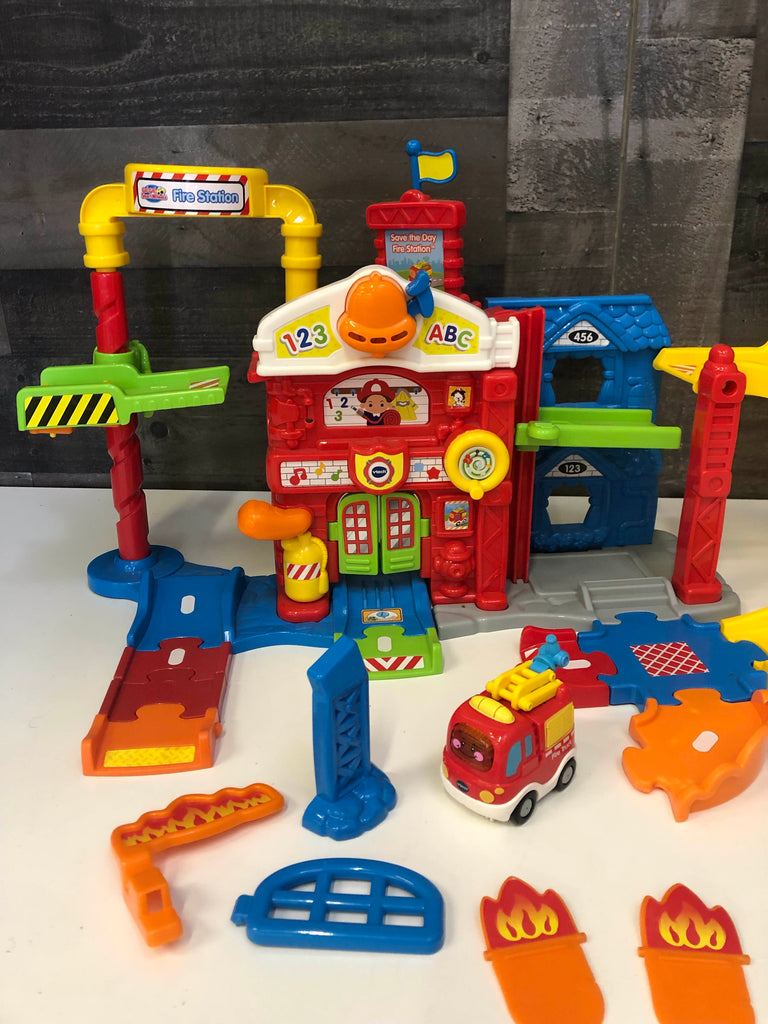 VTech Go! Go! Smart Wheels Save the Day Fire Station Playset with Truck 