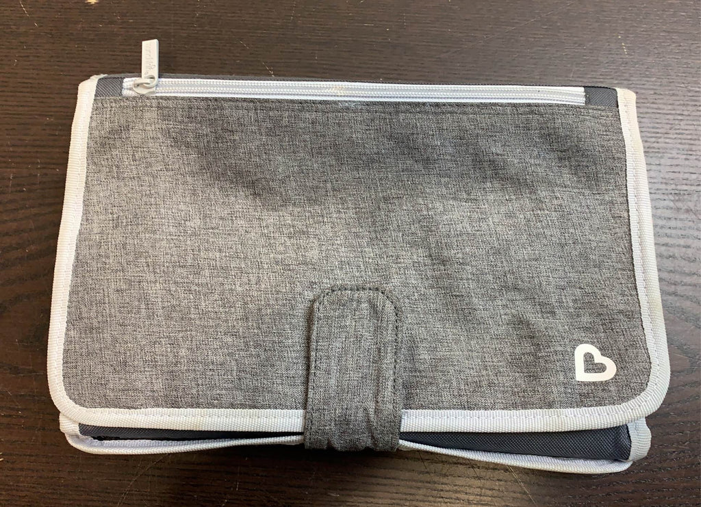 Munchkin Portable Diaper Changing Kit