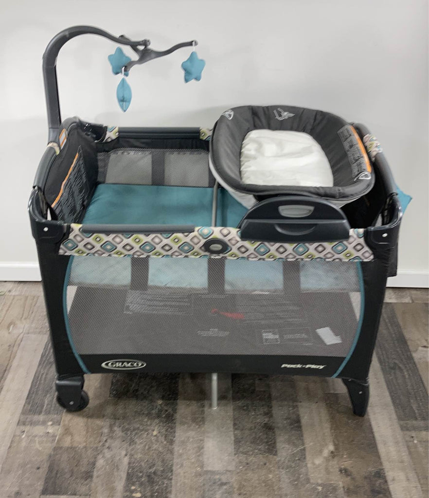 Graco Pack 'n Play Portable Seat & Changer Playard