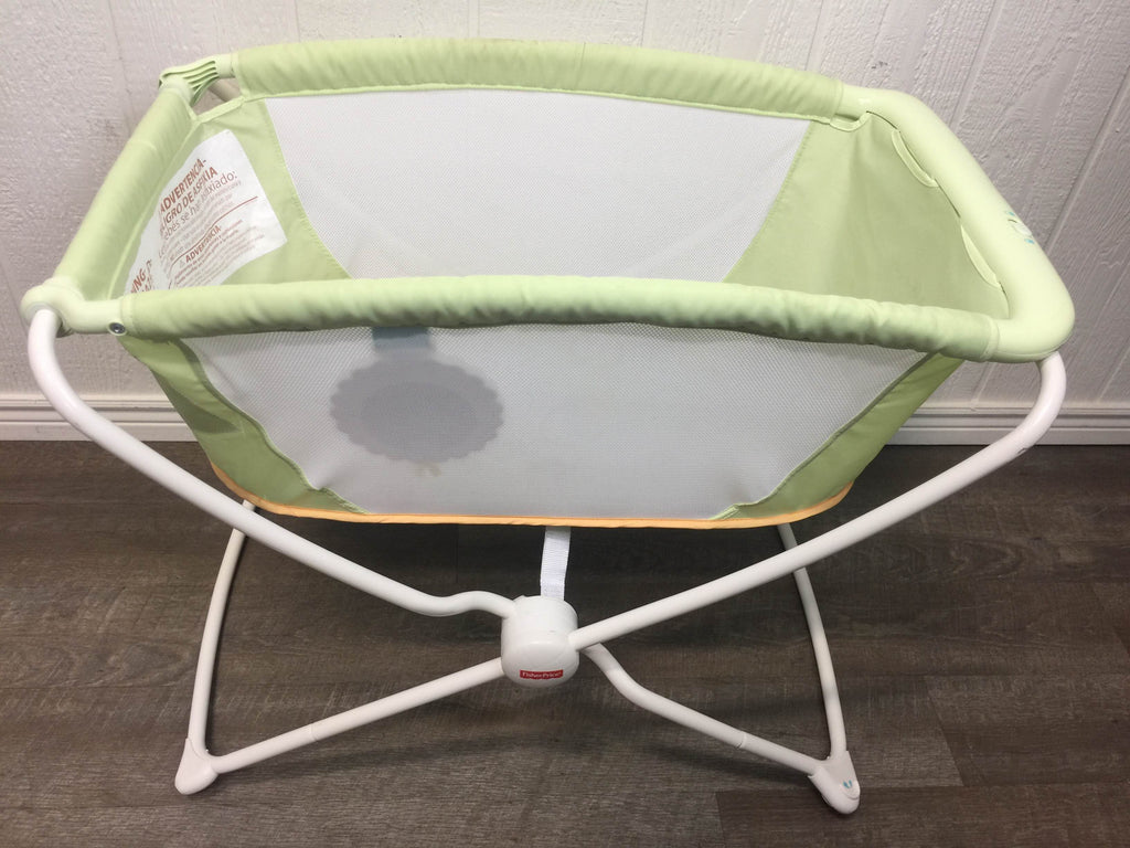 Rock n cheap play portable bassinet