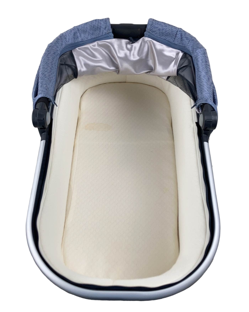 Baby sleeping shop in uppababy bassinet