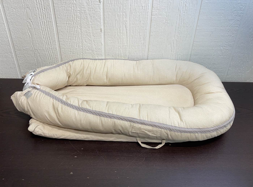 LaLaMe Organic Newborn Lounger