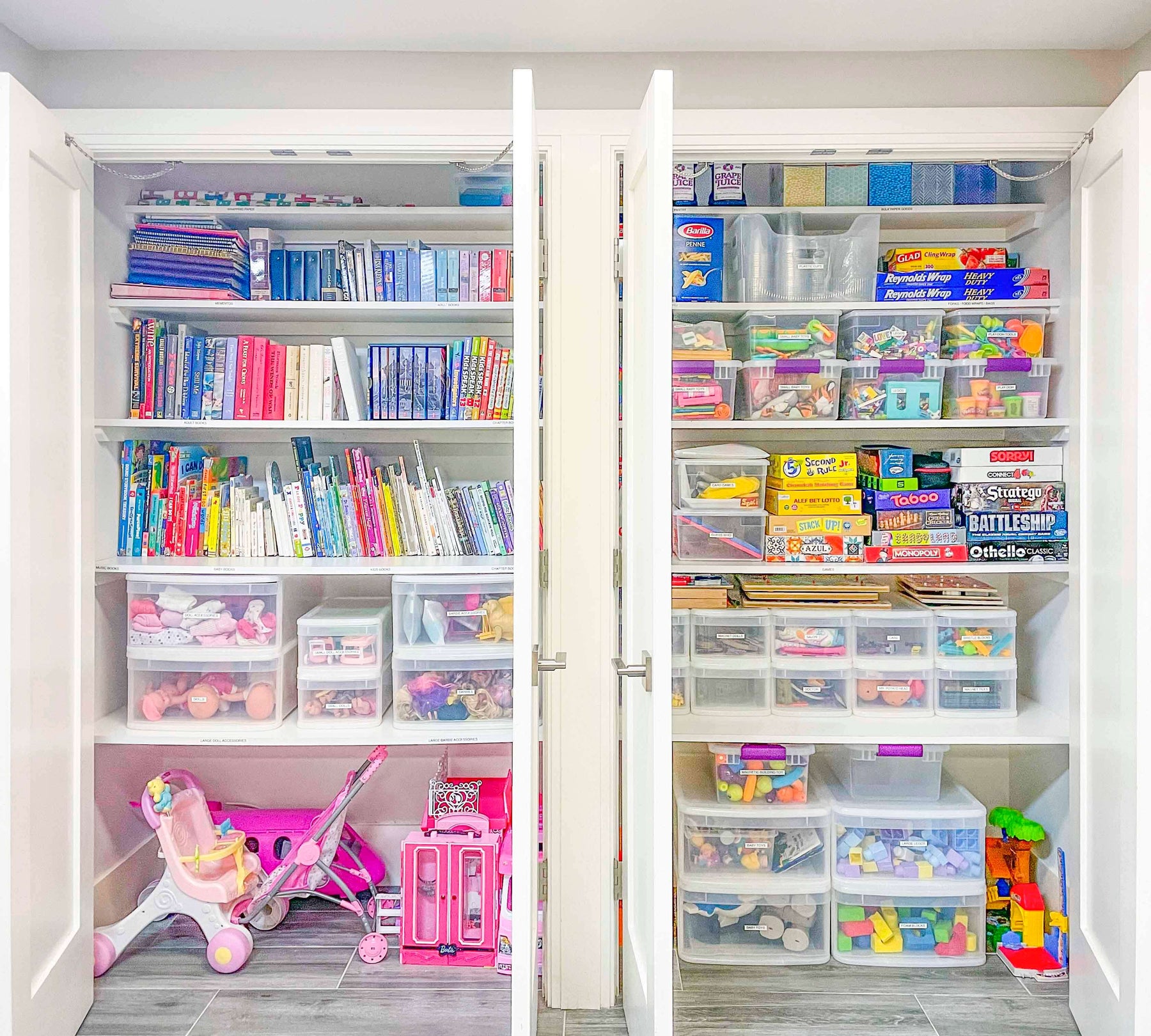 a kids clutter free and organized closet 