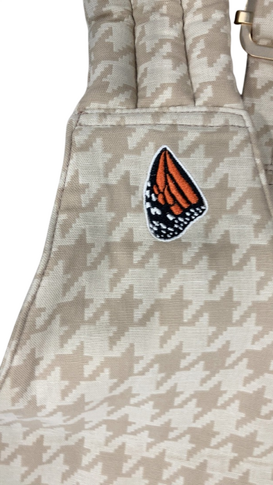 Shop Mabē The Monarch Toddler Sling, Houndstooth at GoodBuy Gear