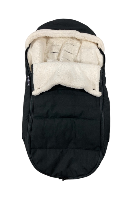 Shop Babyzen Footmuff, Black at GoodBuy Gear