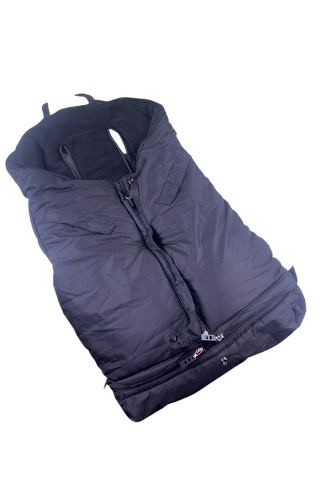 Shop MacLaren Expandable Footmuff, Black at GoodBuy Gear