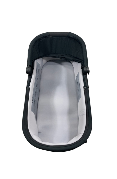 Shop Britax Zinnia Bassinet, Onyx Glacier at GoodBuy Gear