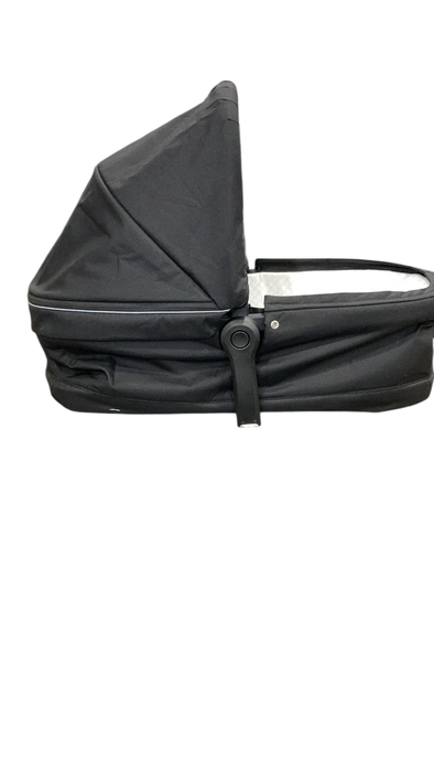 Shop Thule Sleek Bassinet, Midnight Black at GoodBuy Gear