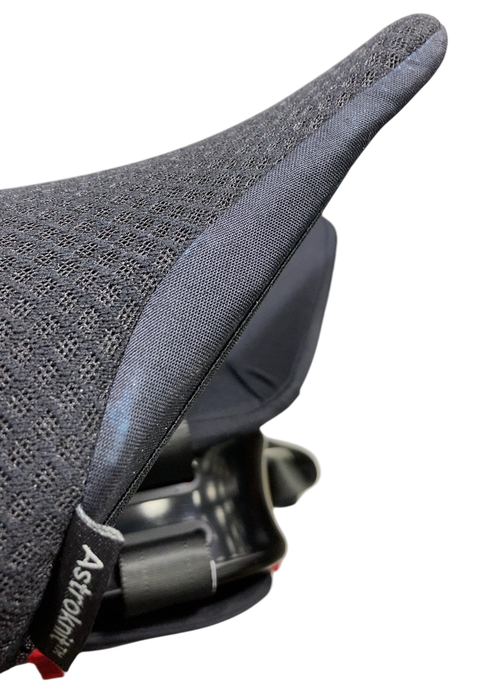 Shop WAYB Pico Portable Car Seat Bundle, 2022, Jet, with Carry Bag at GoodBuy Gear