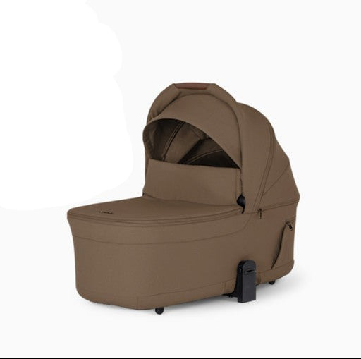 Shop Silver Cross Breeze Compact Bassinet, Maple at GoodBuy Gear