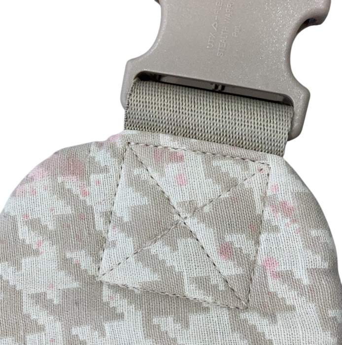 Shop Mabē The Monarch Carrier, Houndstooth at GoodBuy Gear