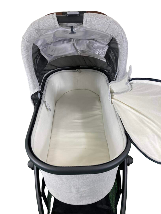 Shop UPPAbaby VISTA V2 Bassinet, 2023, Anthony (White and Grey Chenille) at GoodBuy Gear