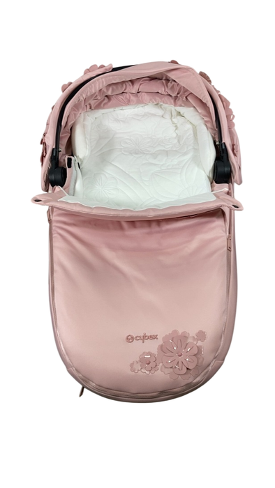 Shop Cybex PRIAM Lux Carry Cot, Pale Blush at GoodBuy Gear