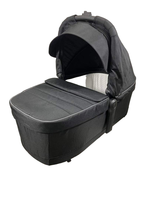 Shop Thule Sleek Bassinet, Midnight Black at GoodBuy Gear