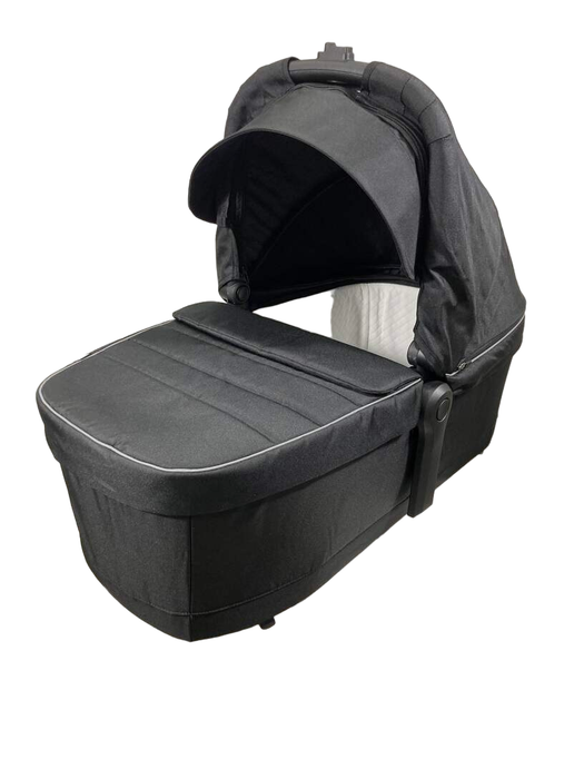 Shop Thule Sleek Bassinet, Midnight Black at GoodBuy Gear