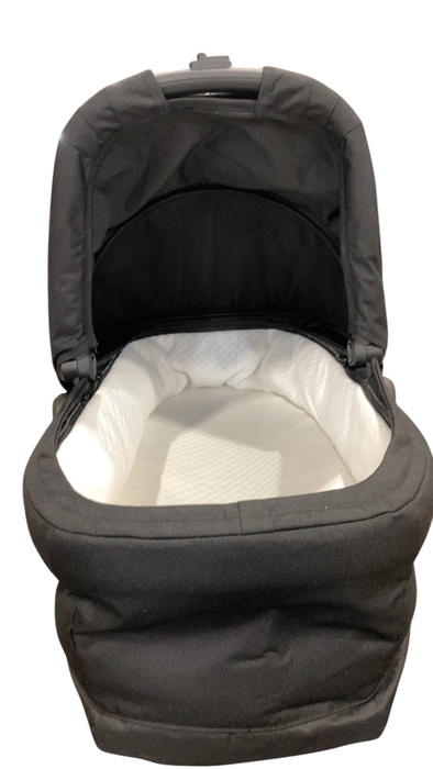 Shop Thule Sleek Bassinet, Midnight Black at GoodBuy Gear