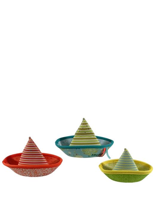 Shop Lilliputiens 3 Little Boats at GoodBuy Gear