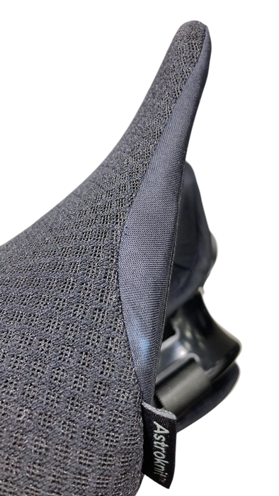 Shop WAYB Pico Portable Car Seat Bundle, 2022, Jet, with Carry Bag at GoodBuy Gear