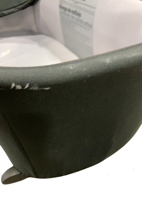 Shop Britax Zinnia Bassinet, Onyx Glacier at GoodBuy Gear