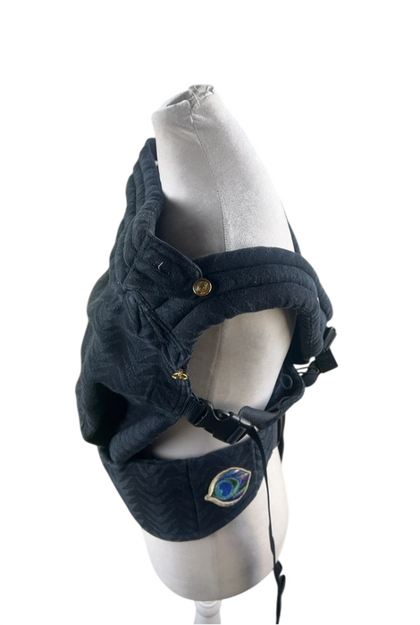 Shop Artipoppe Zeitgeist Cotton Carrier, Arrow Zorro at GoodBuy Gear