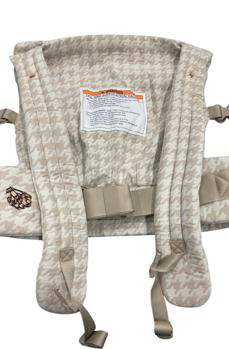 Shop Mabē The Monarch Carrier, Houndstooth at GoodBuy Gear