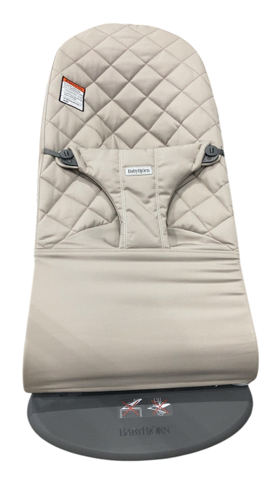 Shop BabyBjorn Bouncer Bliss, Dark Gray Frame, Sand Gray Cotton Classic Quilt at GoodBuy Gear