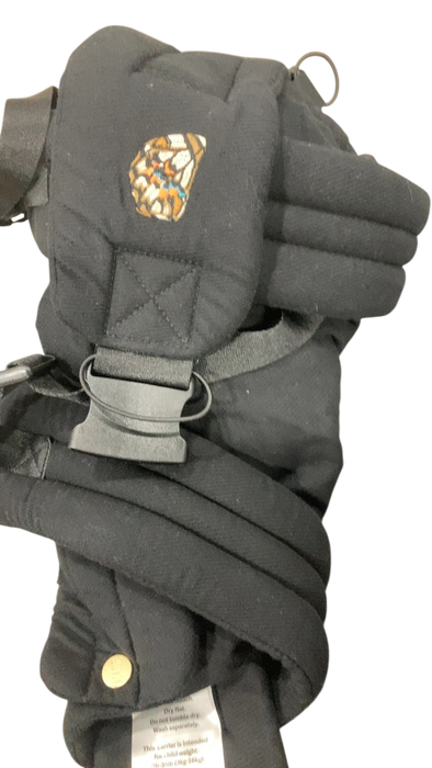 Shop Mabē The Monarch Carrier, Ebony at GoodBuy Gear
