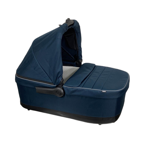 Shop Thule Sleek Bassinet, Navy Blue at GoodBuy Gear