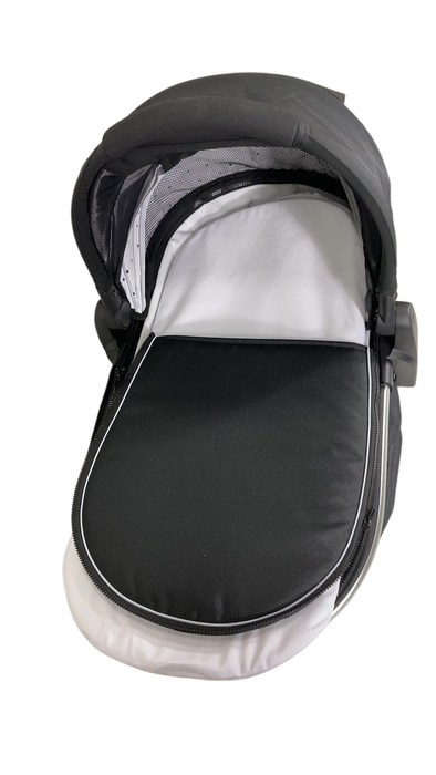 Shop Mockingbird Bassinet 2.0, Black at GoodBuy Gear