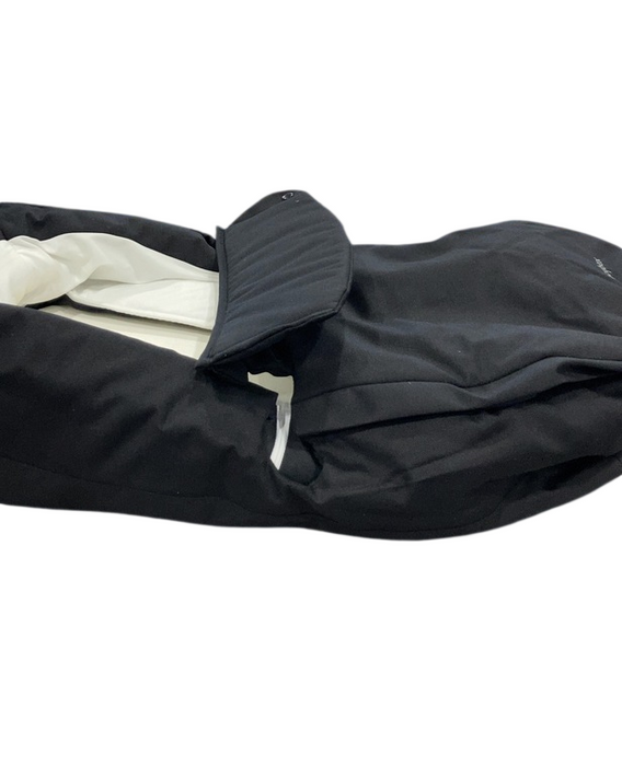 Shop Cybex EOS LUX Bassinet, Moon Black at GoodBuy Gear