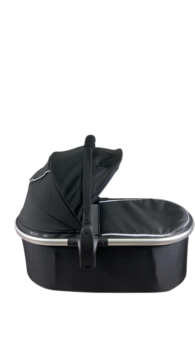 Shop Mockingbird Bassinet 2.0, Black at GoodBuy Gear
