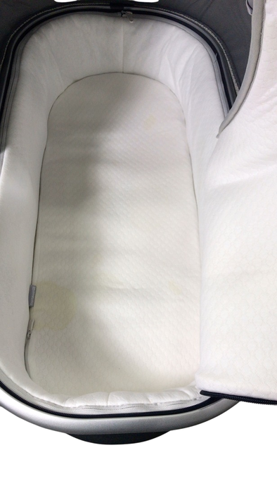 Shop UPPAbaby V2 Bassinet, Bryce (White Marl) at GoodBuy Gear
