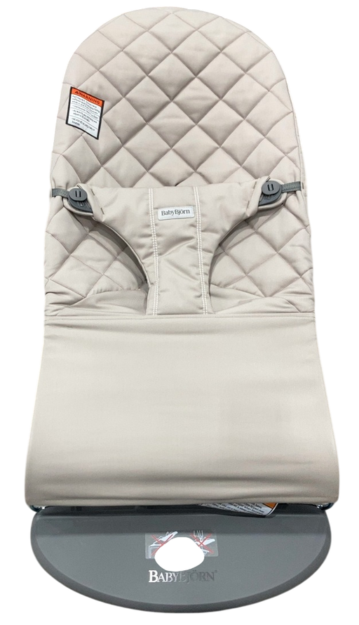 Shop BabyBjorn Bouncer Bliss, Dark Gray Frame, Sand Gray Cotton Classic Quilt at GoodBuy Gear