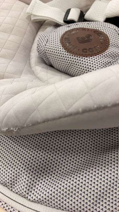 Shop Maxi-Cosi Cassia Swing, Onyx Sand at GoodBuy Gear